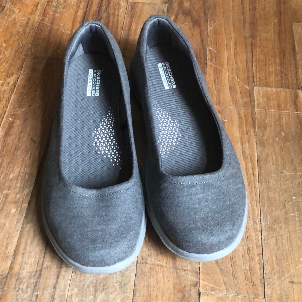 Skechers Go walk slip ons